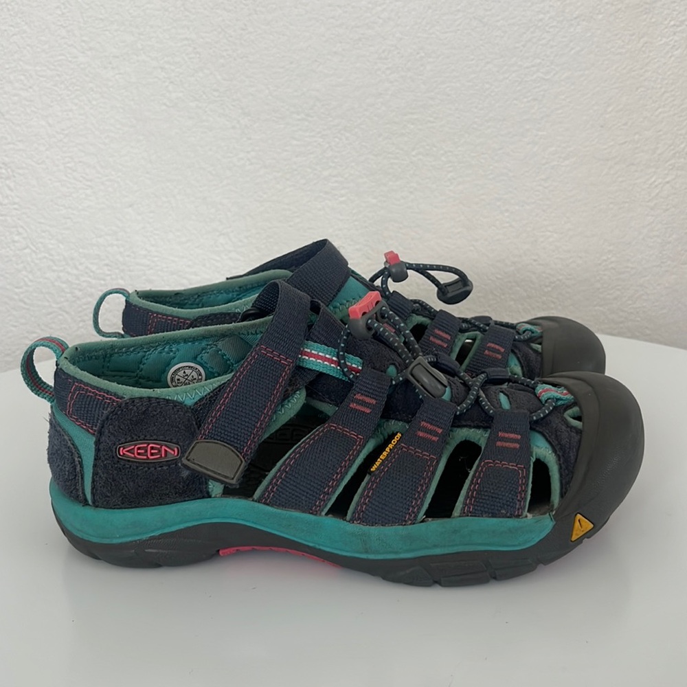 KEEN Newport H2 Water Sandals Hiking Outdoor Sport Closed Toe Kids Girls Boys 4